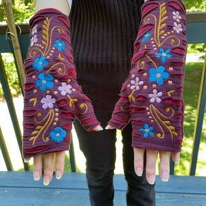 RESERVED Nepal texting fingerless gloves NWT New